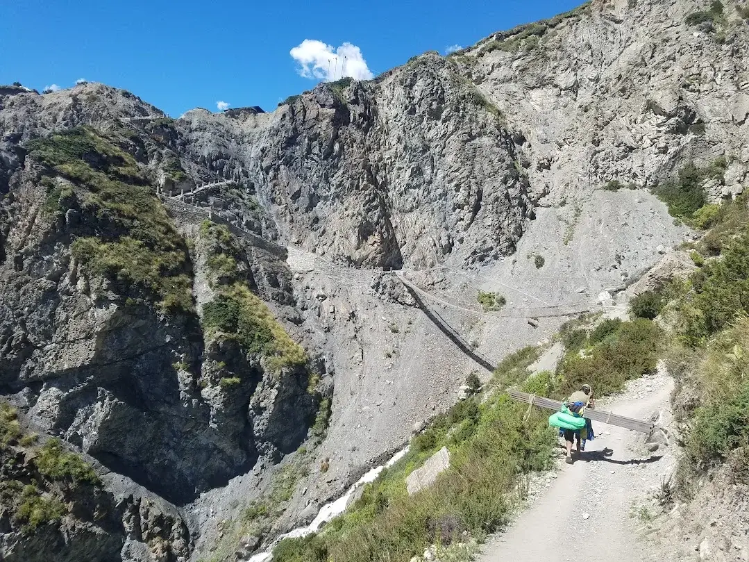 bridge to lake tilicho