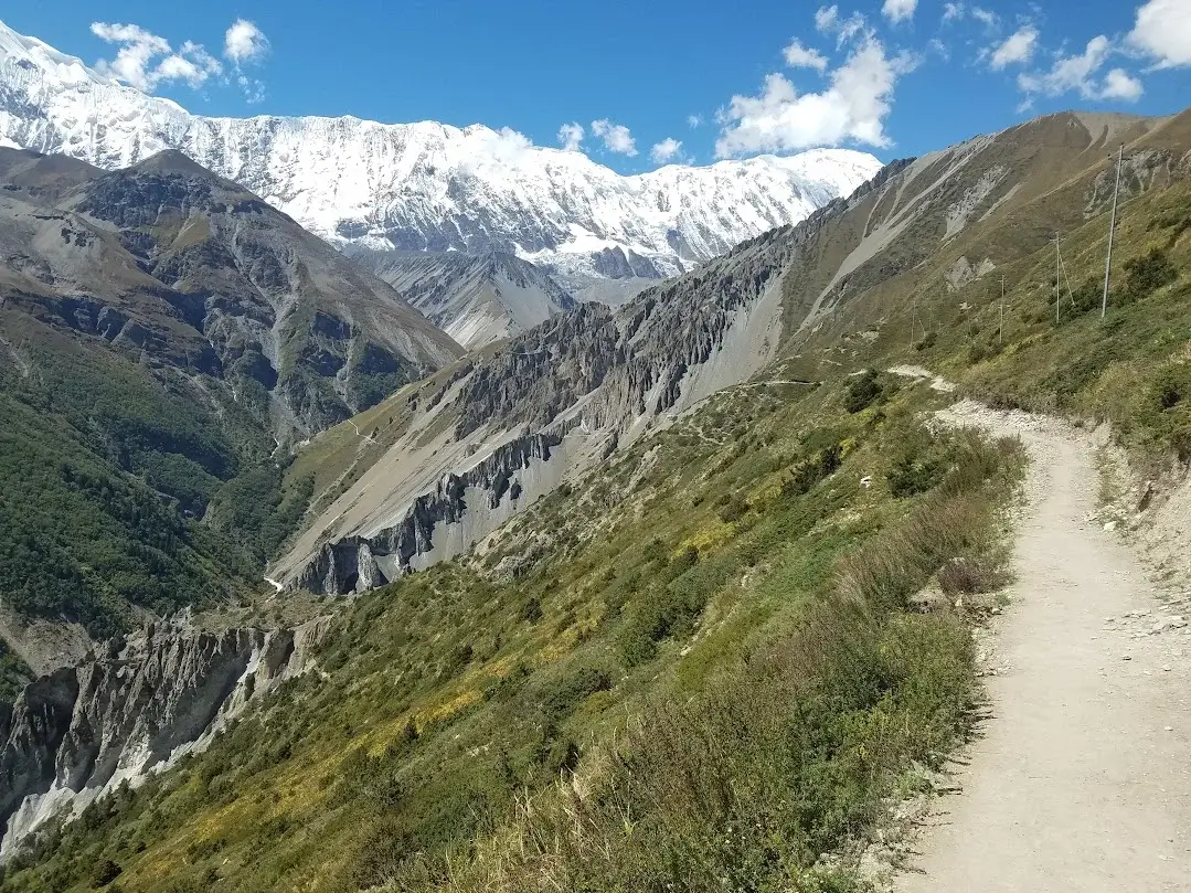 trail to lake tilicho