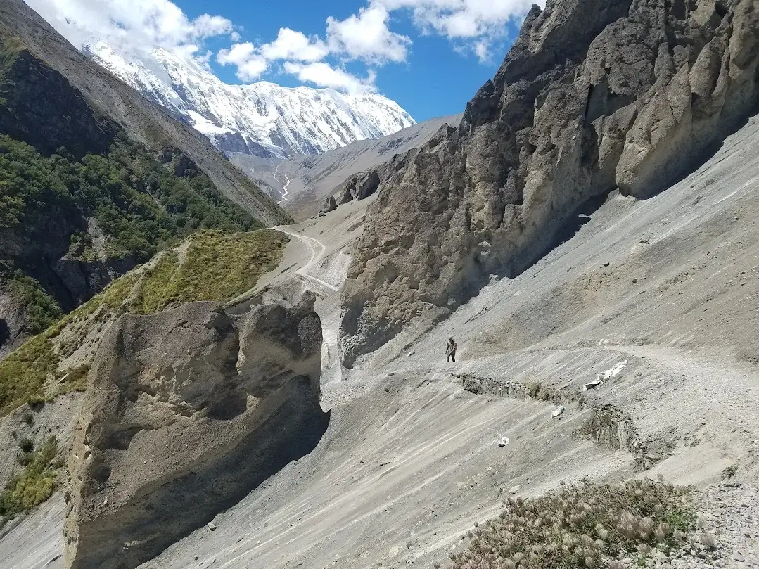 trail to lake tilicho
