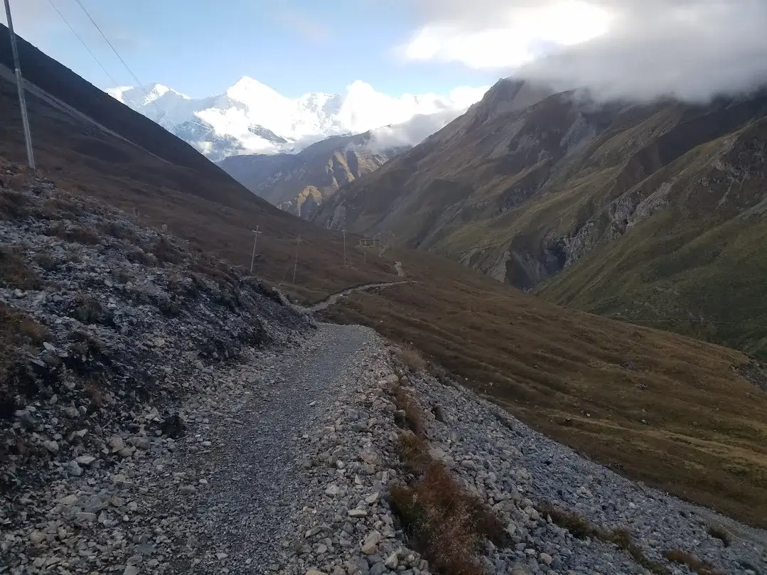 trail from muktinath to thorongla